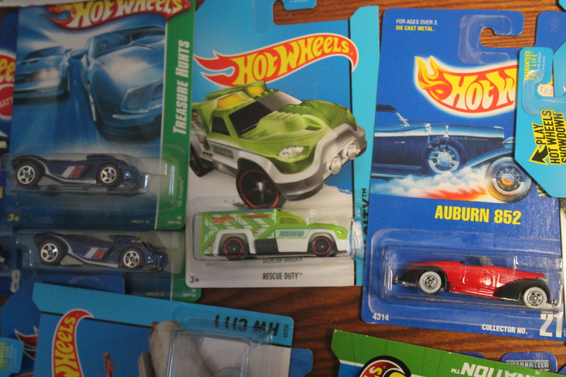 Illustration for article titled Enormous Die-Cast Collection - Box 3 - Hot Wheels